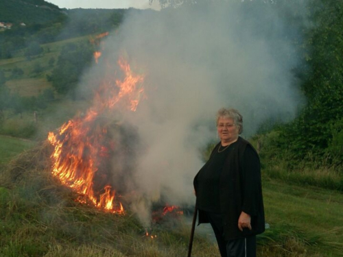 FOTO: Paljenjem svitnjaka Rama dočekuje sv. Ivu