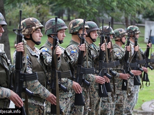 Oružane snage BiH smanjuju broj vojnika i perspektivnih lokacija