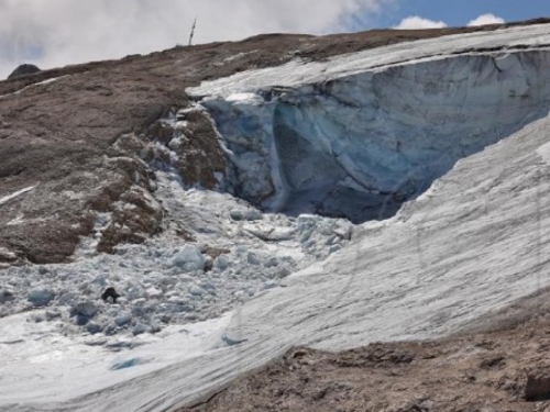 Italija: Locirano osam planinara nestalih nakon urušavanja ledenjaka