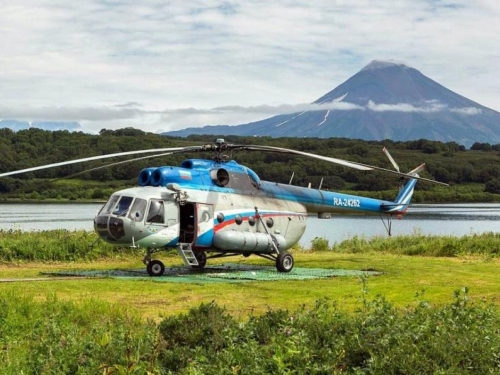 U jezero pao helikopter s turistima