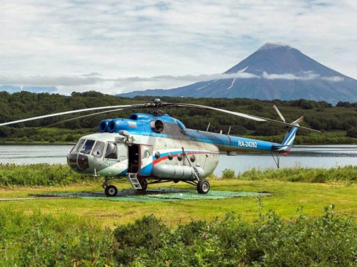 U jezero pao helikopter s turistima
