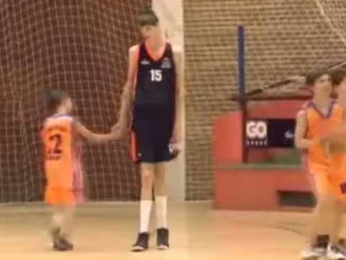Div iz Rumunjske: Viši od svih u NBA ligi, a ima tek 13 godina