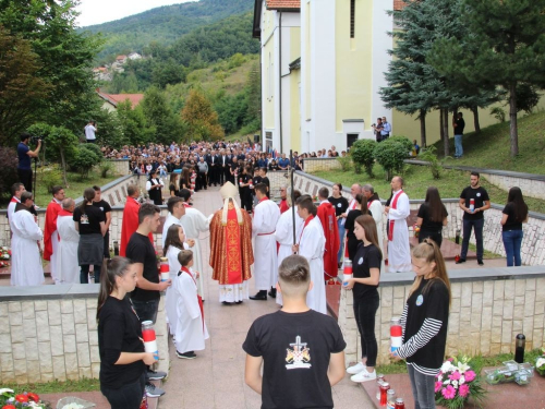 FOTO: Obilježena 26. obljetnica stradanja Hrvata na Uzdolu