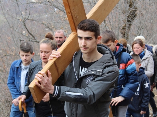 FOTO: Put križa - Prva korizmena nedjelja u župi Uzdol