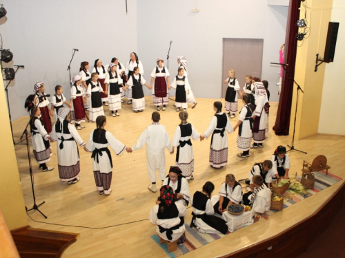 FOTO: U Prozoru održana večer folklora