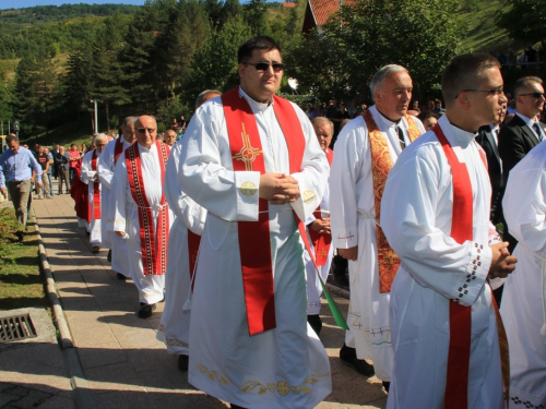 FOTO/VIDEO: Na Uzdolu obilježena 22. obljetnica stravičnog pokolja nad Hrvatima