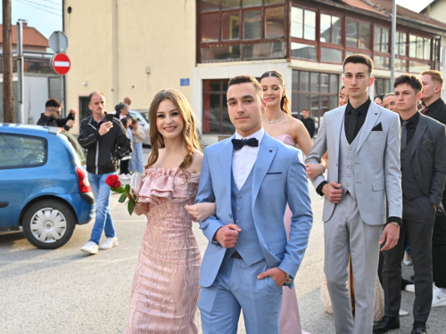 FOTO/VIDEO: Uskoplje ispratilo 63 maturanta, među njima i 9 iz Rame