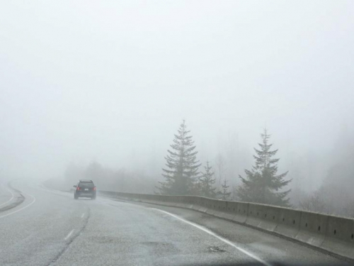 Gusta magla otežava prometovanje na cestama u BiH