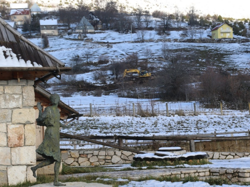 FOTO: Nikola Džolan započeo izgradnju restorana na Zahumu