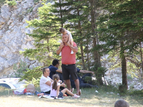 FOTO: Na Vranu služena sv. misa za poginule duvandžije