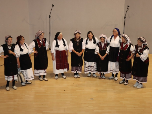 FOTO/VIDEO: Škola folklora u Prozoru koncertom predstavila svoj rad