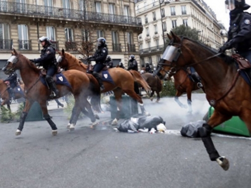Francuska: Više od 100.000 prosvjedovalo protiv ograničavanja prava necijepljenih