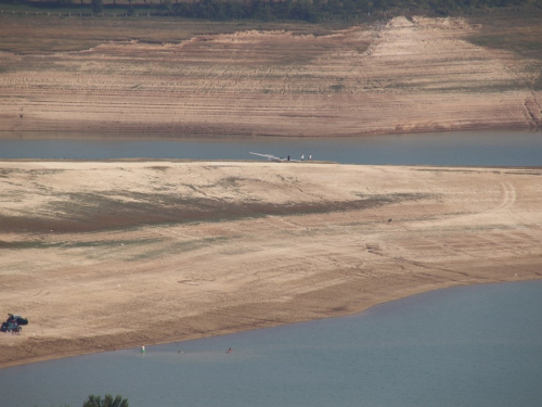 FOTO: Jedrilica "pala" na Ramsko jezero