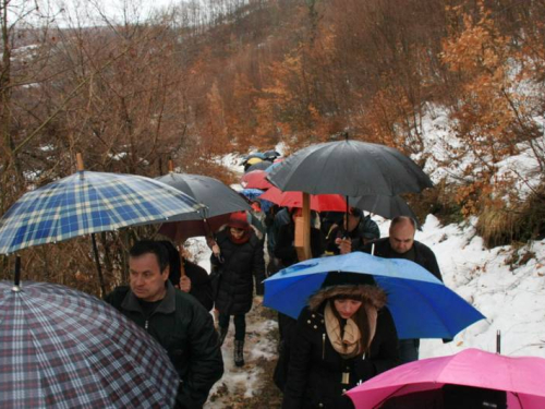 FOTO: Provincijal fra Lovro Gavran predvodio misu i Križni put na Uzdolu