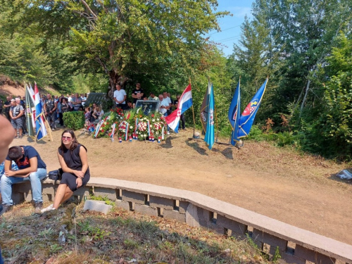 FOTO/VIDEO: Na Pomenu obilježena 29. obljetnica stradanja hrvatskih branitelja