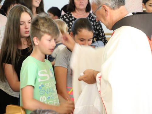 FOTO: Blagoslov djece u crkvi sv. Ane u Podboru