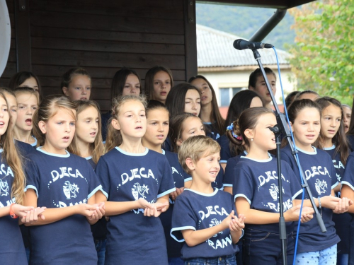 FOTO: Dani kruha i zahvalnosti za plodove zemlje u OŠ Marka Marulića Prozor