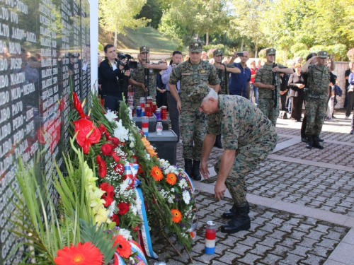 FOTO: Na Uzdolu obilježena 24. obljetnica stravičnog pokolja nad Hrvatima