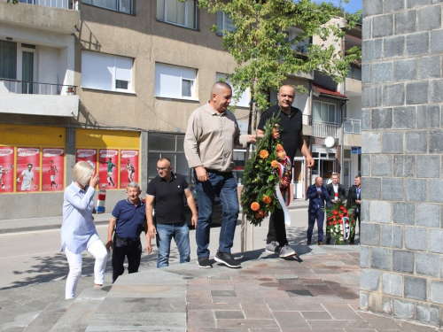 FOTO: Polaganjem vijenaca i svečanom sjednicom započelo obilježavanje Dana općine