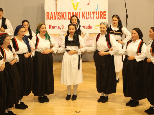 FOTO/VIDEO: Večer folklora u Prozoru