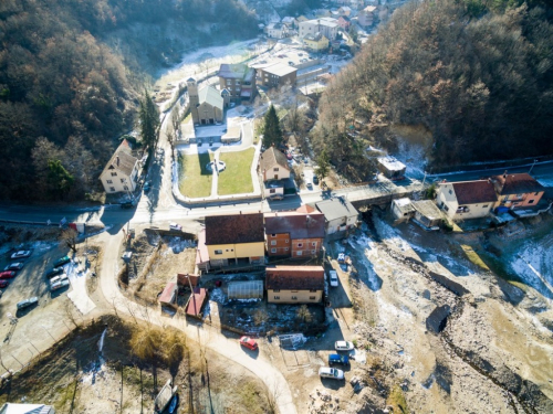 FOTO/VIDEO: Jablaničko jezero povuklo se iz Donje Rame