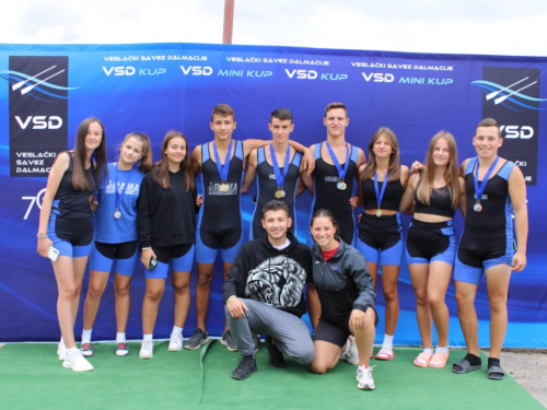 FOTO: Na Ramskom jezeru održana 10. veslačka regata