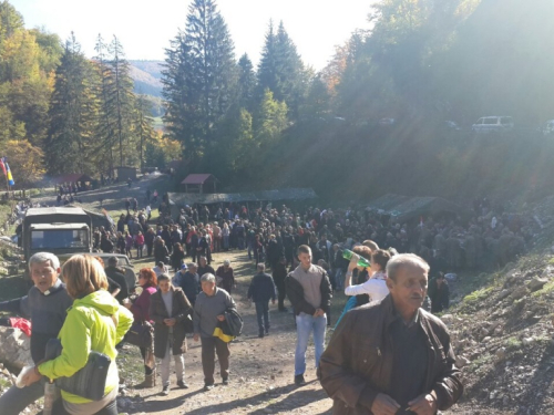 Molitveni pohod na Bobovac - Trebaju nam mudri ljudi i pošteni građani