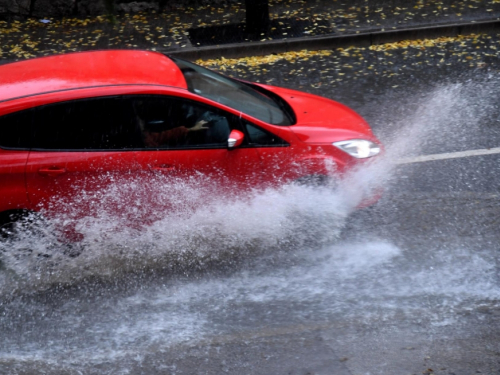 Upaljen narančasti meteoalarm: Upozorenje na moguće poplave