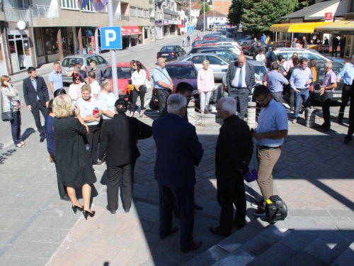 FOTO: Polaganjem vijenaca i svečanom sjednicom započelo obilježavanje Dana općine