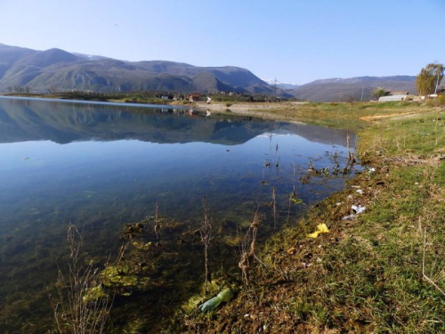 FOTO: Učenici u Eko akciji čišćenja obale Ramskog jezera