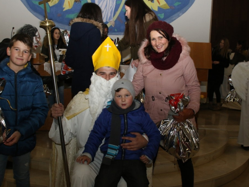 ​FOTO: Sv. Nikola s radošću dočekan u župi Rumboci