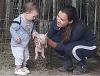 Obitelj Baković na svome OPG-u uzgaja svinje i ostaje u zavičaju