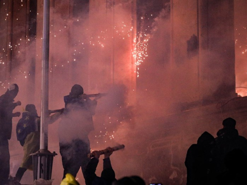 Gruzijci na ulicama - žele u Europu. Vlast na njih šalje specijalce