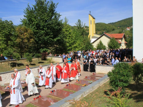 FOTO/VIDEO: Na Uzdolu obilježena 22. obljetnica stravičnog pokolja nad Hrvatima