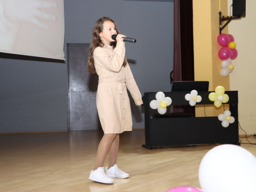 FOTO: Ines Markešić i Magdalena Zadro pobjednice dječjeg festivala ''Mala Rama 2024.''