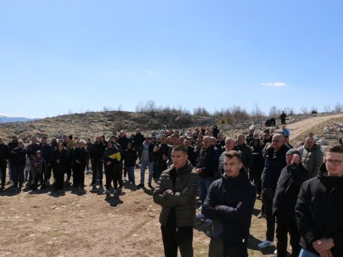 Mirno okupljanje na Zahumu: Ramci poručili – ''Ne damo svoje!''