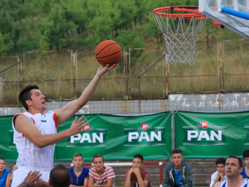 FOTO: U Prozoru počeo 13. Streetball turnir