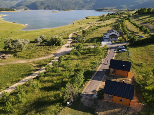 FOTO/VIDEO: Vikendice obitelji Bešker - idealno mjesto za odmor uz Ramsko jezero