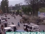 Nova snimka iz Nepala, zgrada se srušila na vozača traktora