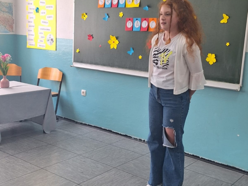 FOTO: Priredba povodom Majčinog dana u područnoj školi na Lugu
