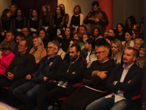 FOTO/VIDEO: Večer etno pjesme u Prozoru