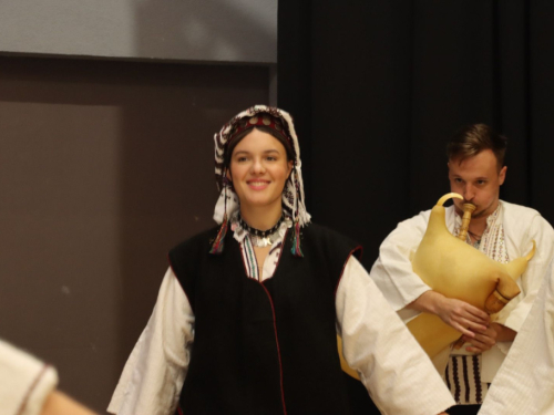 FOTO: Večer folklora u Prozoru: HKUD-ovi ''Rama'' i ''fra Petar Bakula'' oduševili publiku