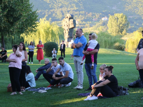 FOTO: Započela trodnevnica u župi Rama-Šćit, prvašići darovani prigodnim darovima