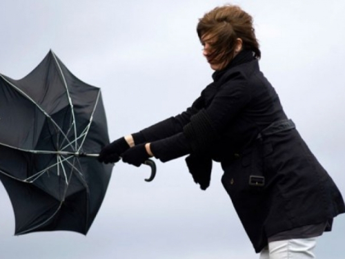 Bura u Hercegovini upalila žuti meteoalarm: Vozačima izdano upozorenje