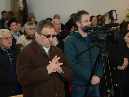 FOTO: Mons. dr. Pero Sudar blagoslovio novi križ i spomenik Stjepanu Džalti na Uzdolu