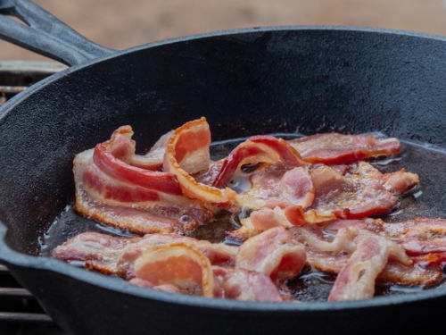Ova hrana povećava kolesterol više od slanine