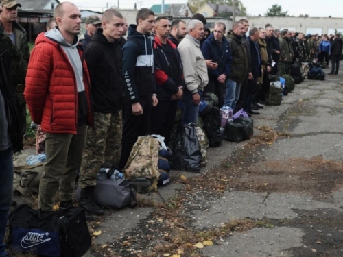 Putinova slomljena vojska: ''Pola regruta je mamurno, staro ili bolesno''