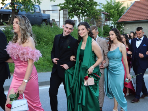 FOTO/VIDEO: Matura 2024. - Defile mladosti na ulicama Prozora