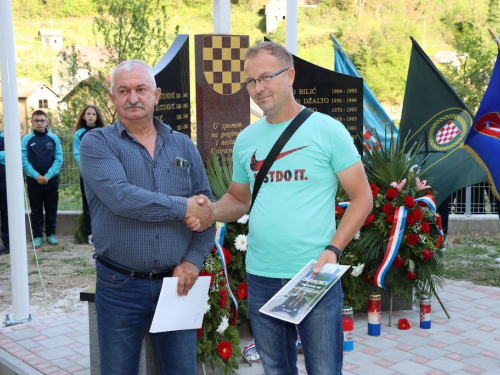 FOTO: Na Ustirami svečano otkriven spomenik poginulim i nestalim braniteljima