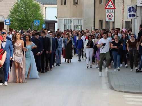 FOTO/VIDEO: Matura 2022. - Defile mladosti na ulicama Prozora